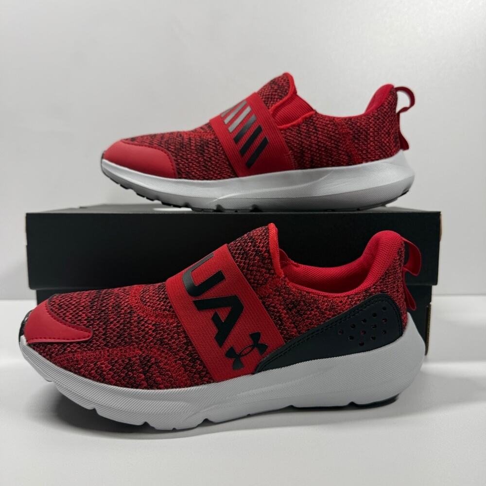 NIB • Under Armour Surge 3 Slip Size: 6.5Y